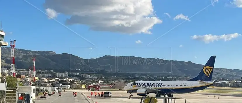 Allarme\u00A0carburante all’aeroporto di Reggio, Franchini (Sacal): «Nessuna criticità,\u00A0rischi da maggio senza interventi»\n