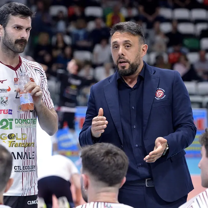 <p>Domotek volley Reggio sconfitta a Reggio Emilia in gara 3, coach Polimeni: «Non siamo ancora morti»</p>