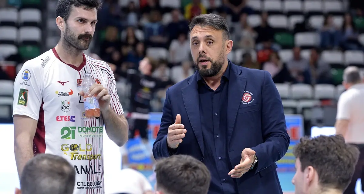 <p>Domotek volley Reggio sconfitta a Reggio Emilia in gara 3, coach Polimeni: «Non siamo ancora morti»</p>