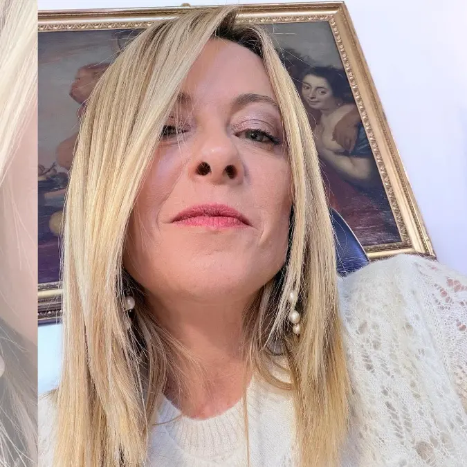 Meloni e il selfie con il\u00A0referente del clan Senese, la premier\u00A0accusa i media e rivendica la linea dura contro le mafie\n