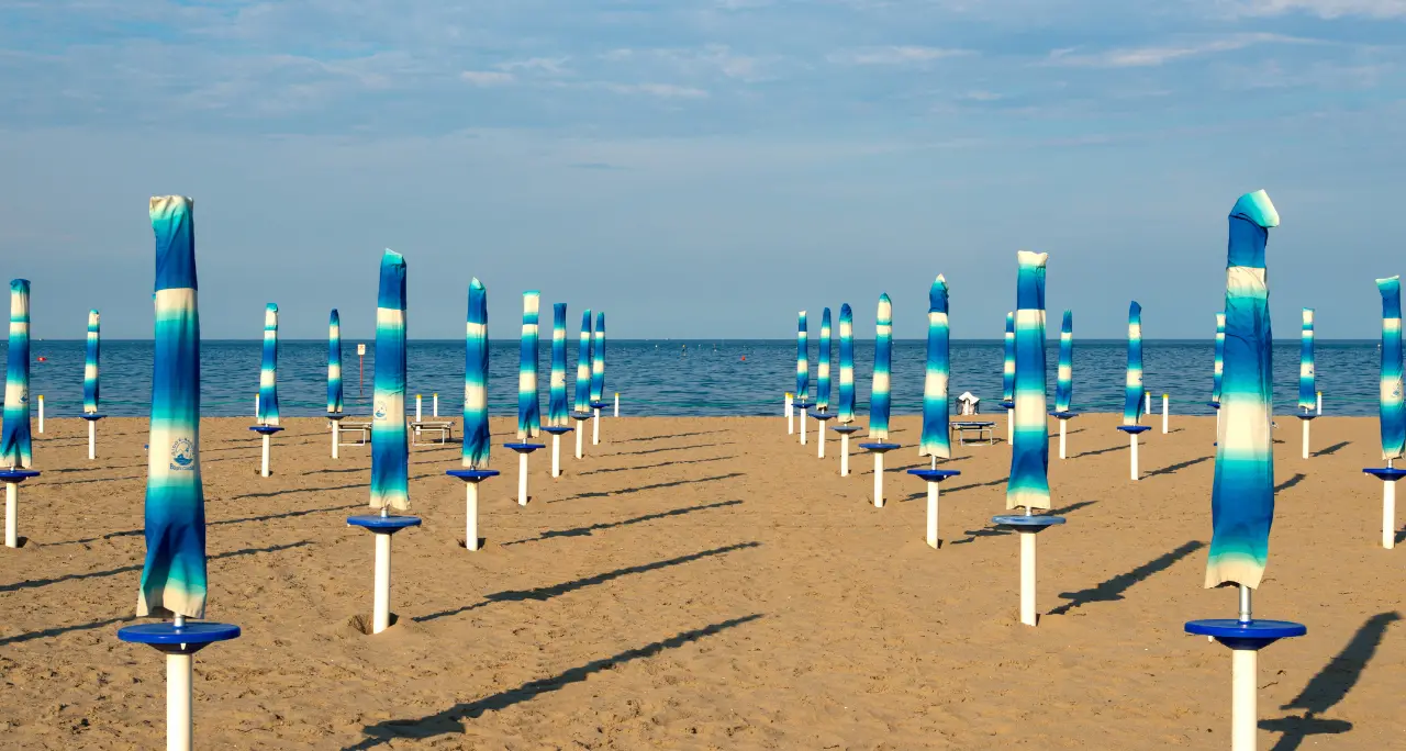 Aeroporti senza carburante, Federalberghi Calabria:\u00A0«Effetti devastanti sul turismo, a rischio le presenze straniere»\n