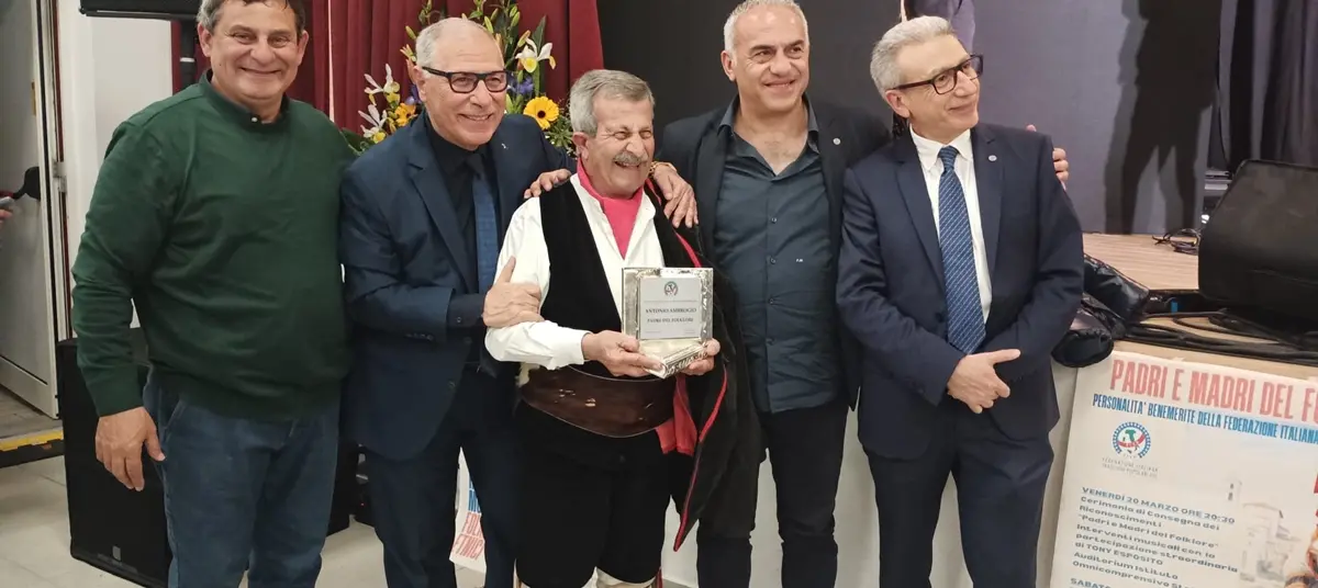 Premio \"Padri del Folklore\" ad Antonio Ambrogio di Motta San Giovanni\n
