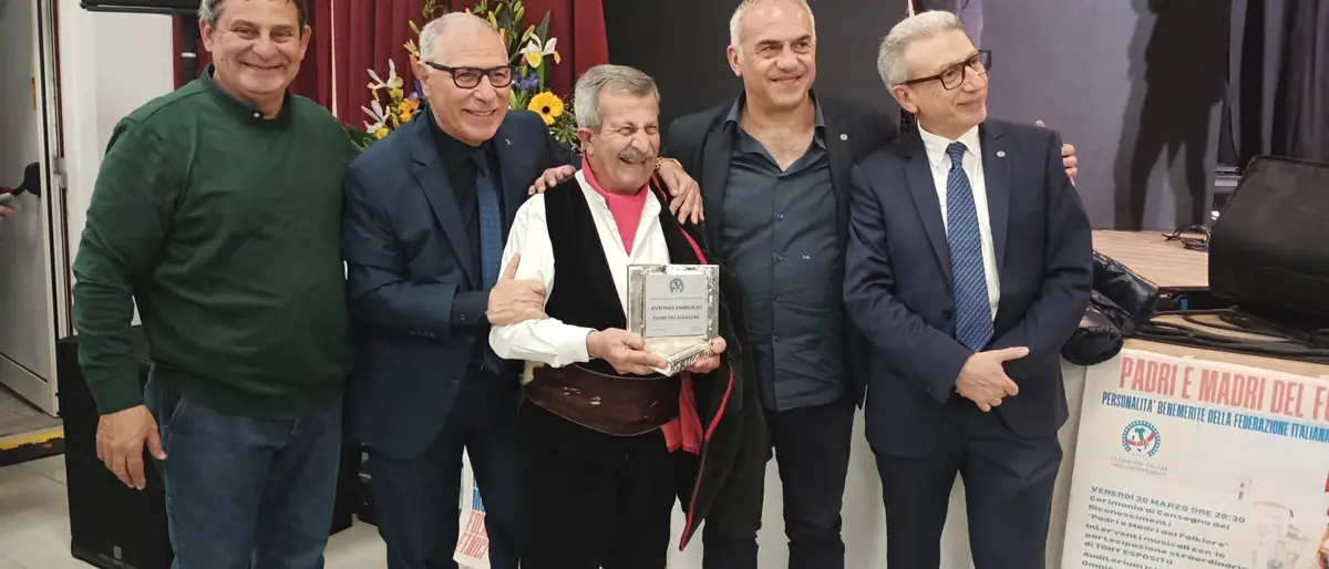 Premio \"Padri del Folklore\" ad Antonio Ambrogio di Motta San Giovanni\n