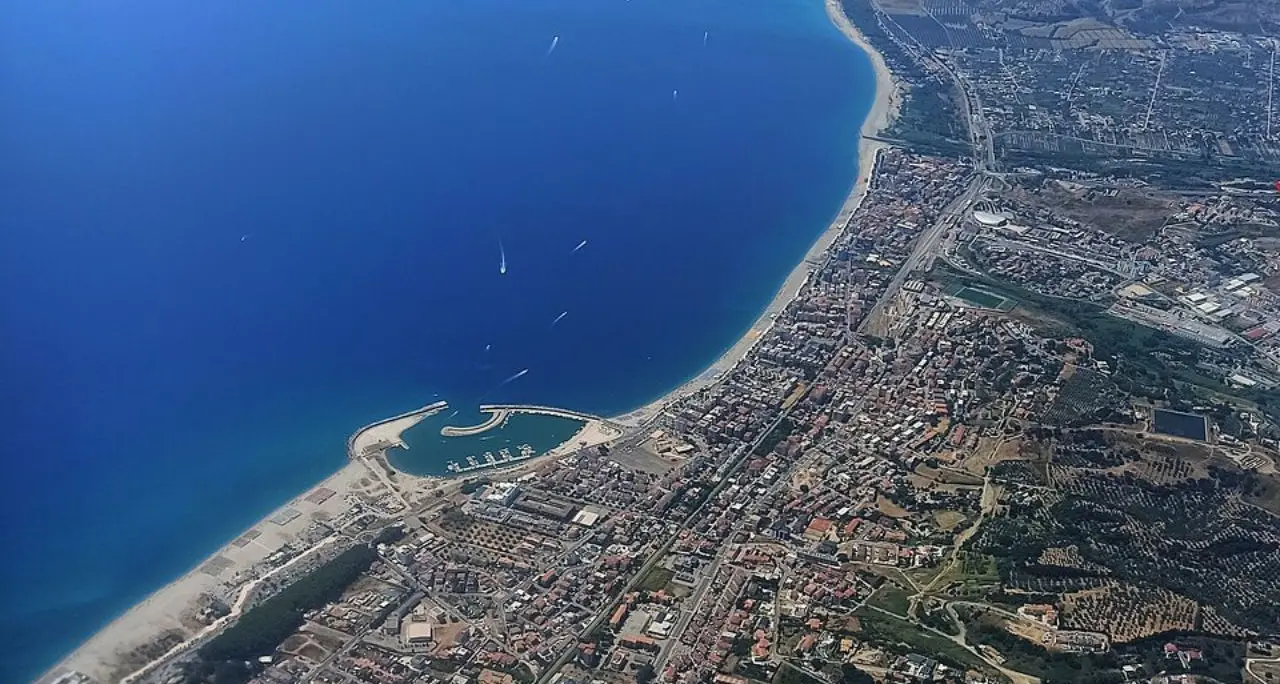 Mondiali di Surfcasting in Calabria, lo Ionio catanzarese diventa arena globale. Debilio: «Sfida storica per noi»\n