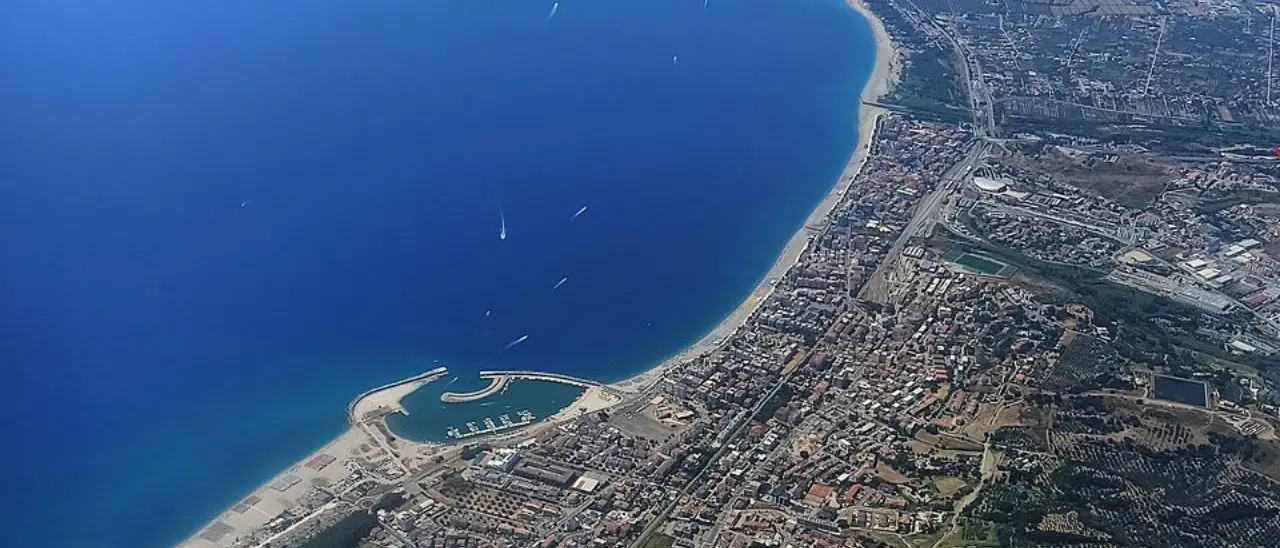 Mondiali di Surfcasting in Calabria, lo Ionio catanzarese diventa arena globale. Debilio: «Sfida storica per noi»\n