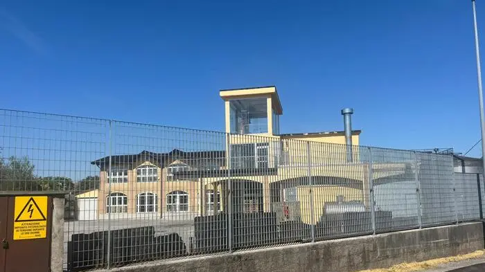 Operaio cade e muore in un serbatoio di una distilleria Caffo\u00A0in provincia di Udine, l’azienda: «Non sembra\u00A0un incidente, in corso verifiche»\n