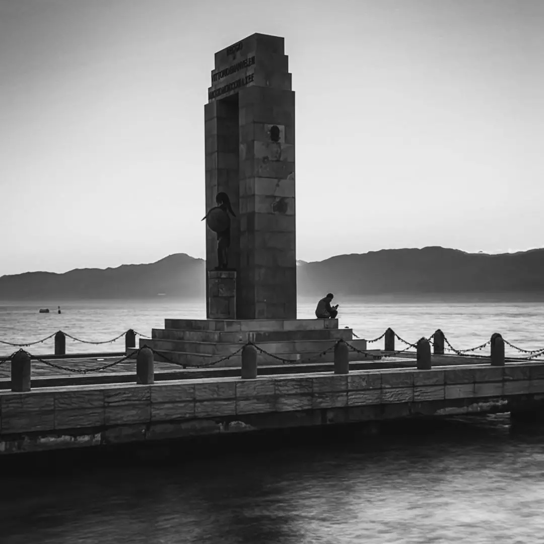 Sotto lo sguardo di Atena\n