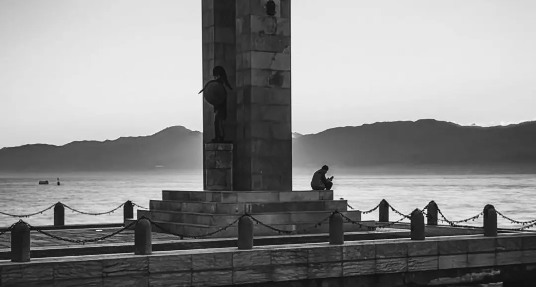 Sotto lo sguardo di Atena\n