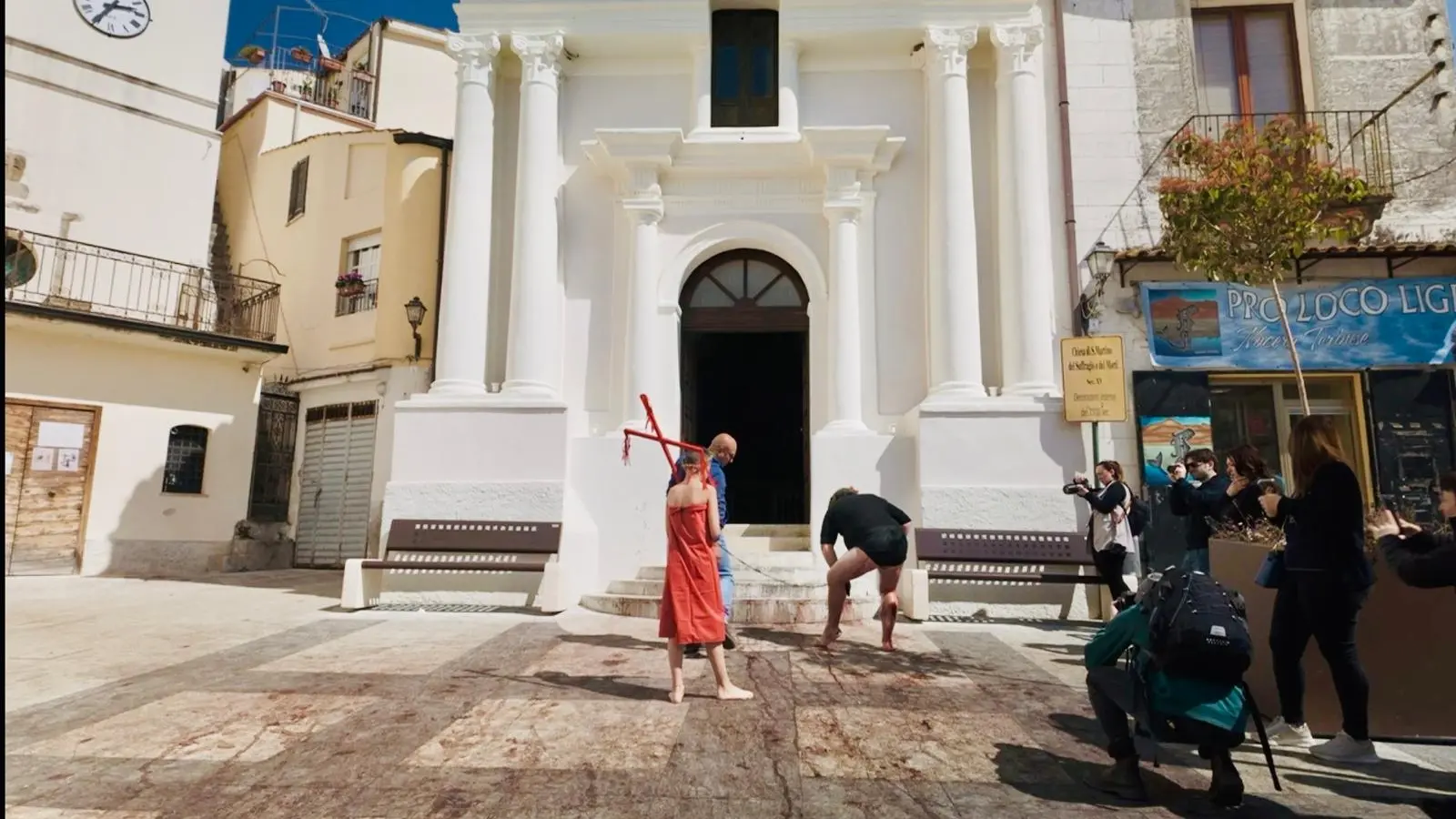 <p>Fotografi in azione a Nocera</p>\\n