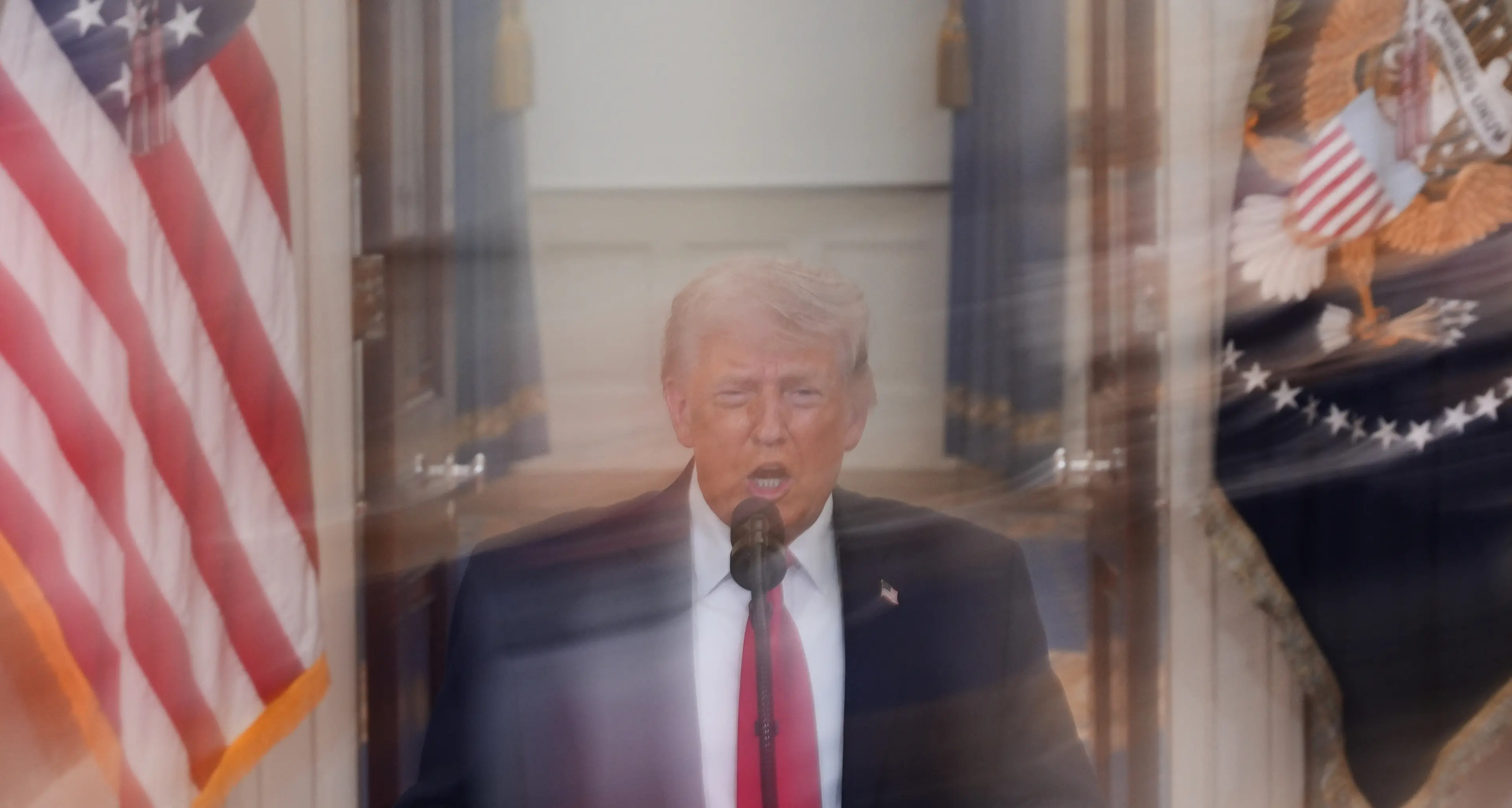 Trump annuncia la tregua con l’Iran: cessate il fuoco e nodo Hormuz, ma l’accordo resta fragile e pieno di ombre\n