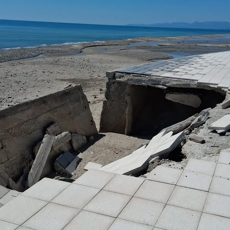 Amministrazione comunale al lavoro per il ripristino del lungomare di Caulonia\n