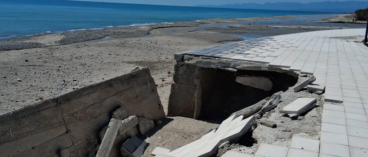 Amministrazione comunale al lavoro per il ripristino del lungomare di Caulonia\n