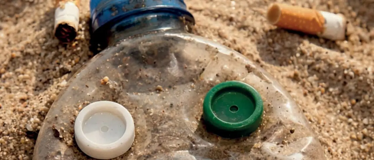 Mozziconi e plastica invadono le spiagge, anche in Calabria scatta la mobilitazione di Legambiente per la Giornata del mare\n