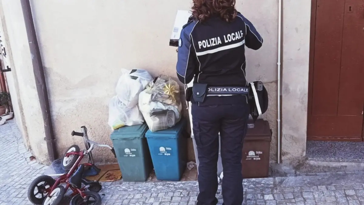 Rifiuti, controlli rafforzati a Nicotera: task force in campo e già una trentina di sanzioni irrogate\n
