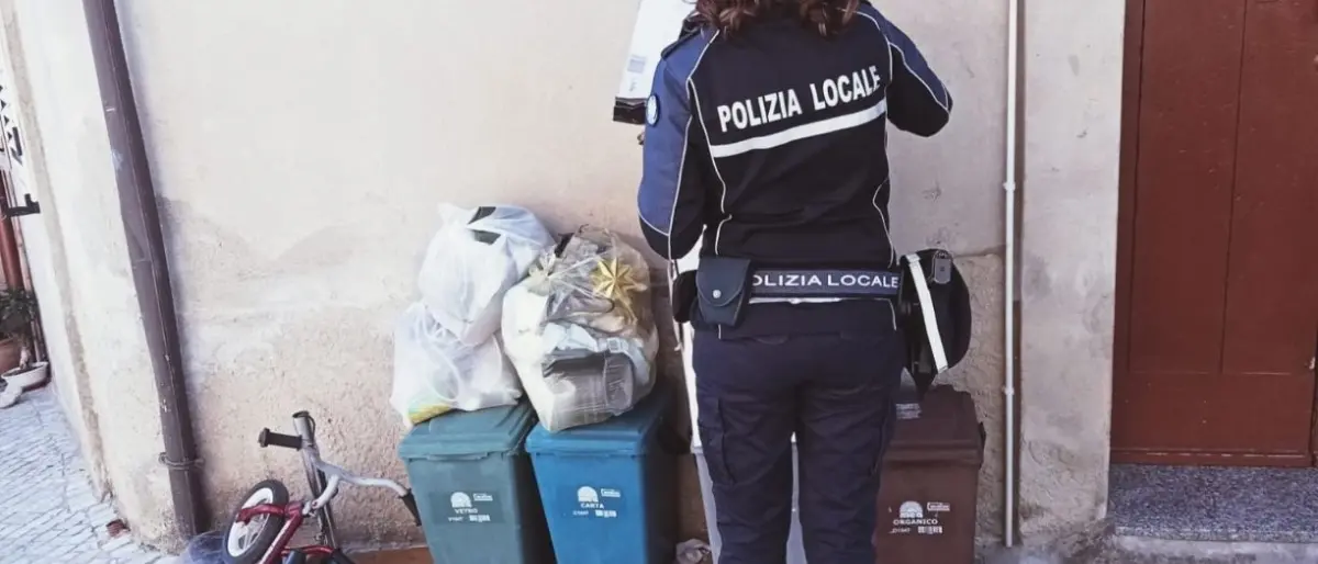Rifiuti, controlli rafforzati a Nicotera: task force in campo e già una trentina di sanzioni irrogate\n