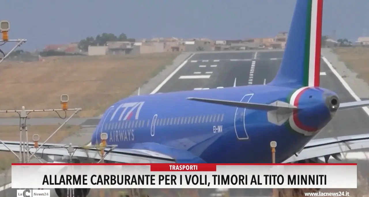 Allarme carburante per i voli, timori al Tito Minniti