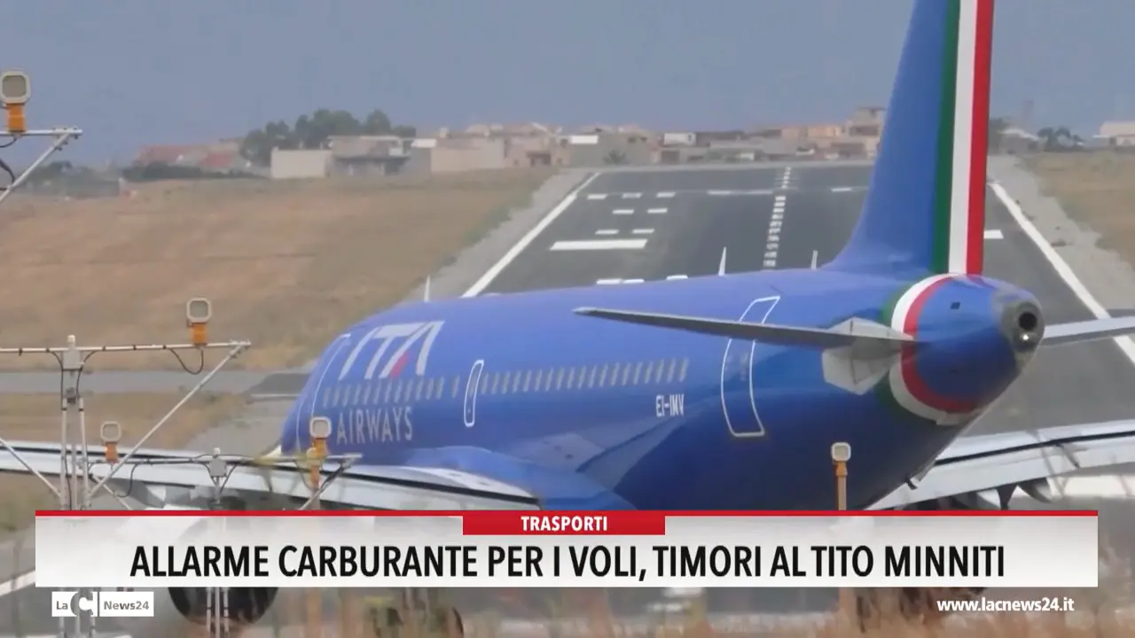 Allarme carburante per i voli, timori al Tito Minniti
