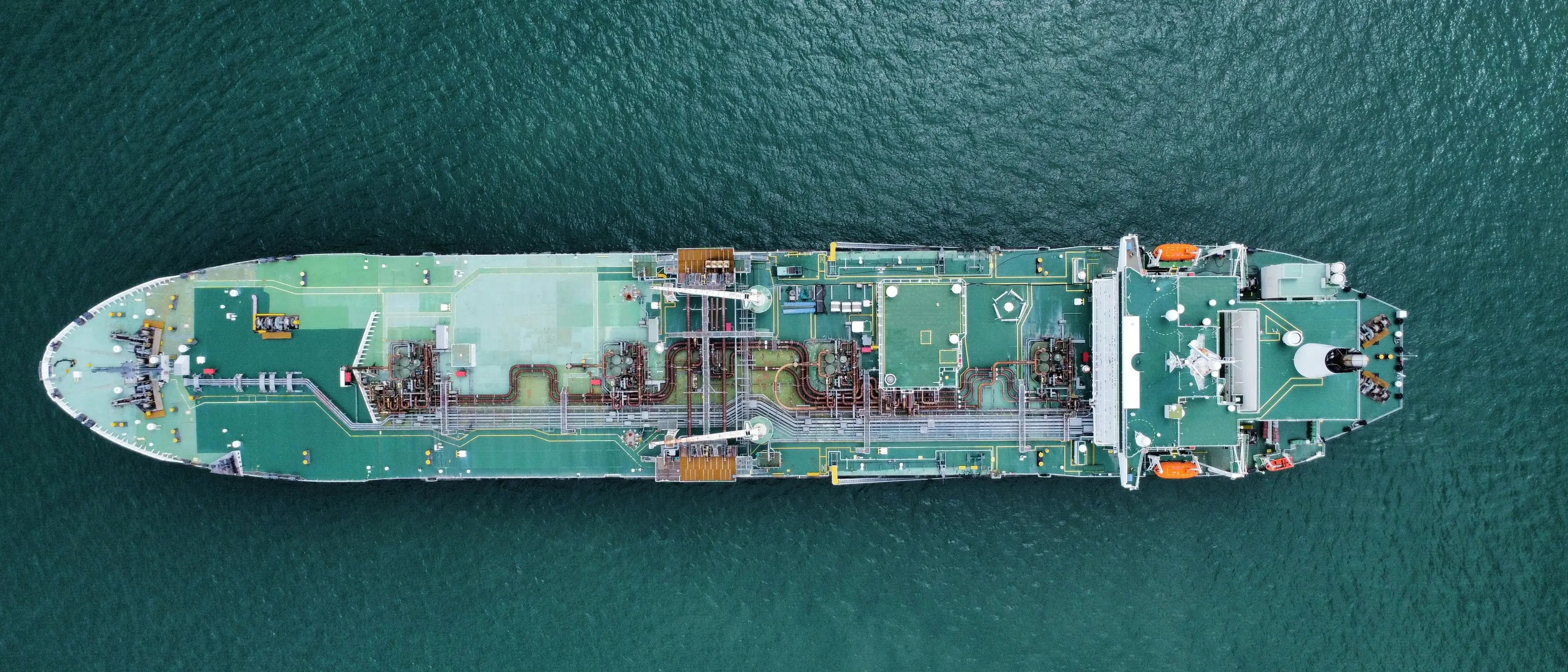 Tregua in Medio Oriente, il commercio marittimo riparte: oltre mille navi ferme nel Golfo iniziano a muoversi\n