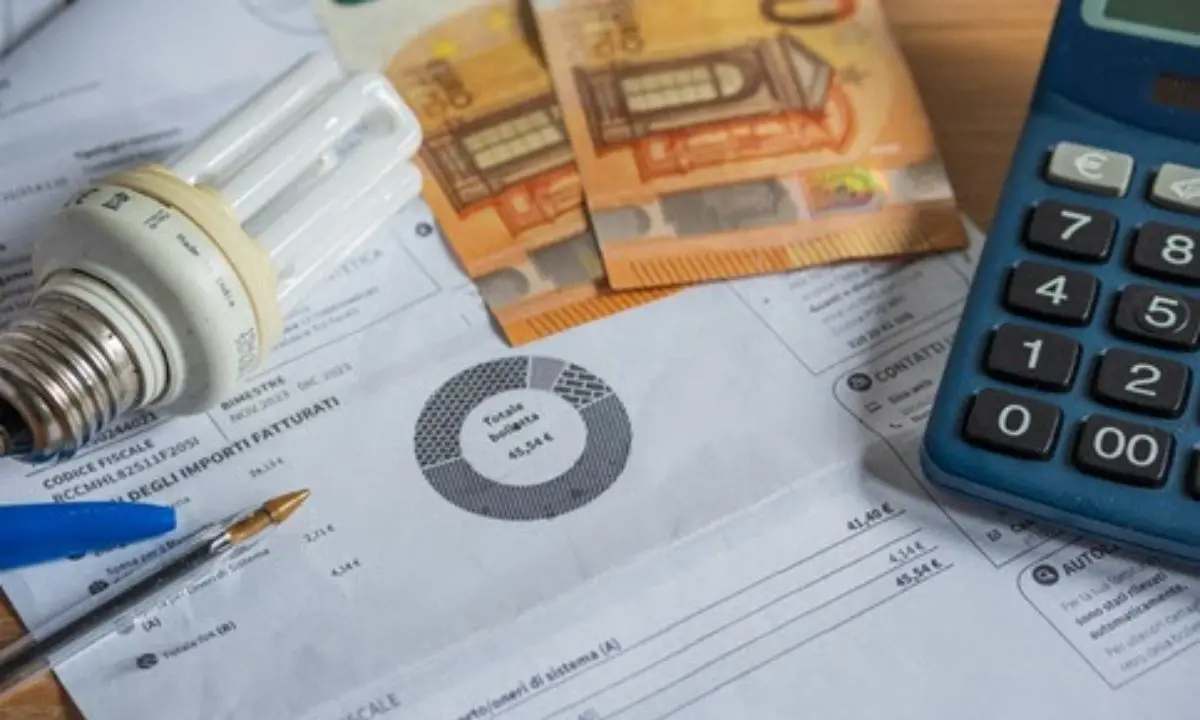 <p>Decreto bollette, i contenuti del provvedimento: dal bonus per le famiglie al carbone fino al 2038</p>