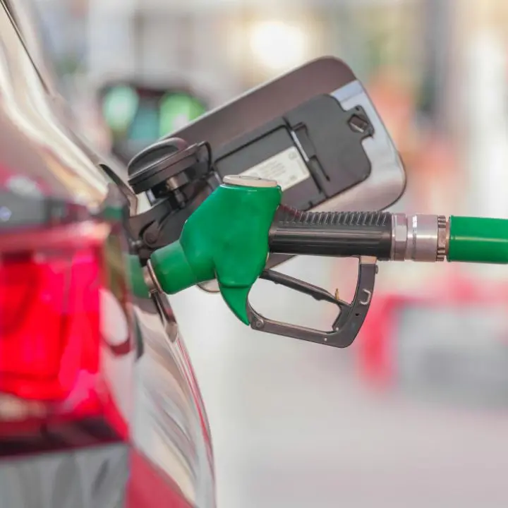 <p>Crisi energetica, <span style=\"color:hsl(0, 75%, 60%);\">la Calabria strozzata</span> dai carburanti a costo record mentre la tregua è appesa alle mosse di Trump</p>