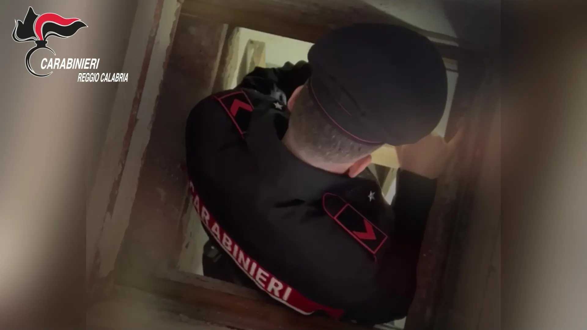 Scoperto bunker sotterraneo nelle campagne della Piana di Gioia Tauro:\u00A0sequestrate armi con matricola abrasa e munizioni\n