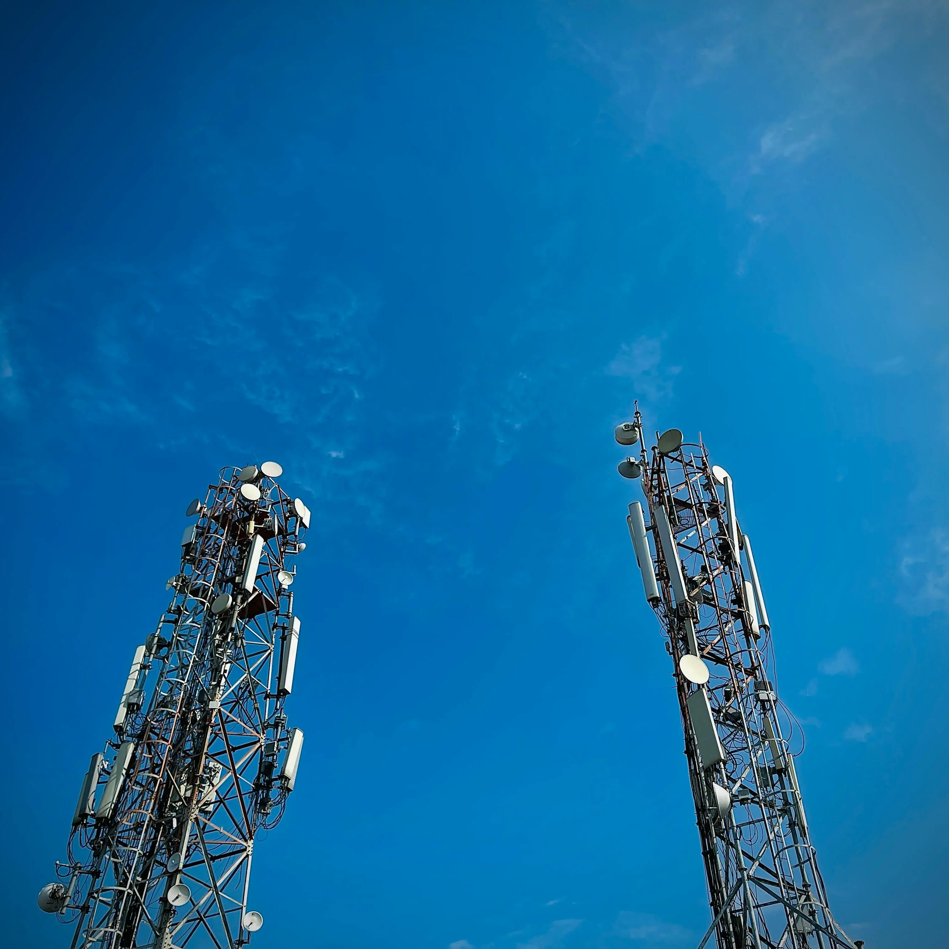 <p>Telecomunicazioni, più ricavi e<span style=\"color:hsl(0,75%,60%);\"> </span>meno lavoratori: utili in crescita ma occupazione in calo</p>