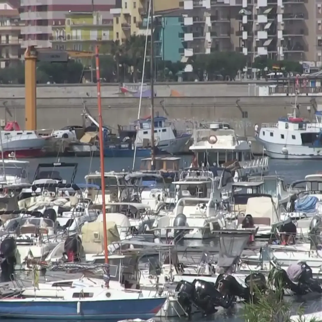 Porto di Catanzaro senza vigilanza: protesta dei diportisti e diffida al sindaco custode\n