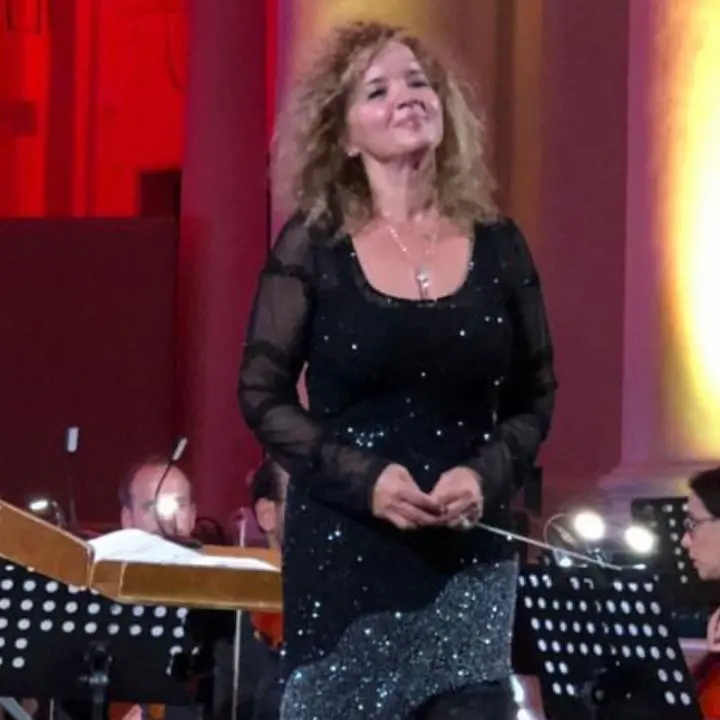 Trionfo a Livorno per Cettina Nicolosi: la bacchetta del \"Saverio Arlia\" incanta il Teatro Goldoni\n