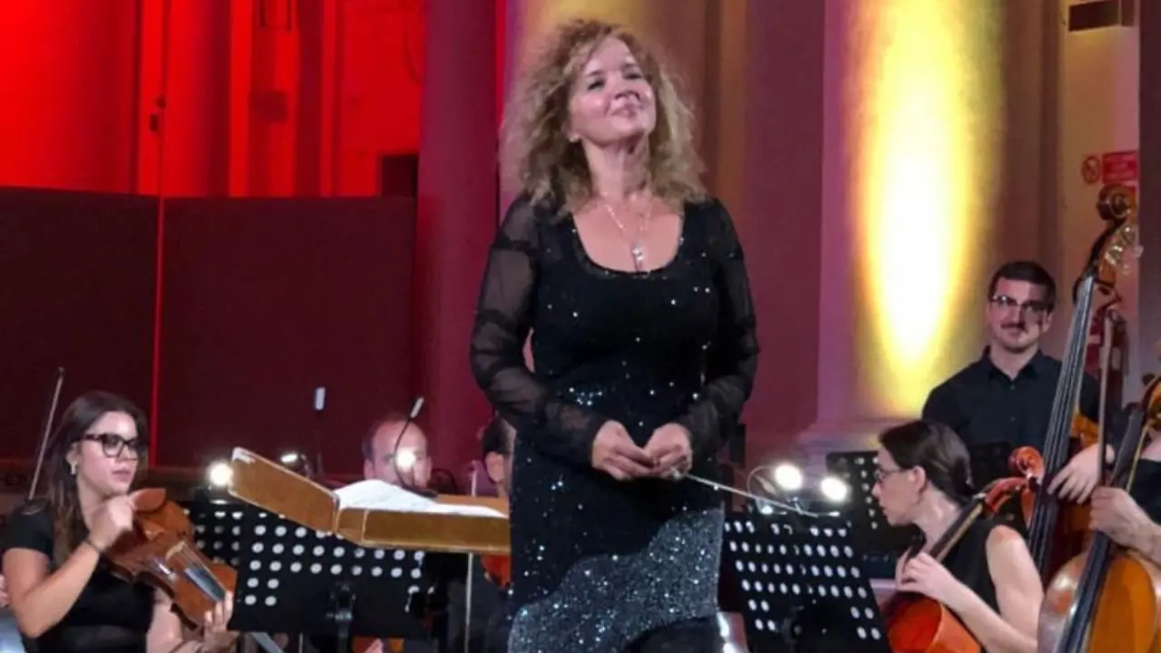 Trionfo a Livorno per Cettina Nicolosi: la bacchetta del \"Saverio Arlia\" incanta il Teatro Goldoni\n