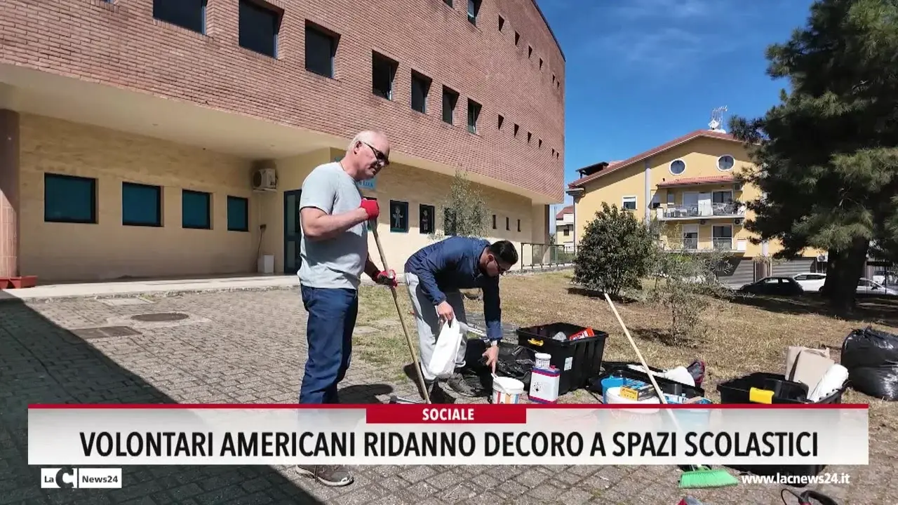 Volontari americani ridanno decoro a spazi scolastici