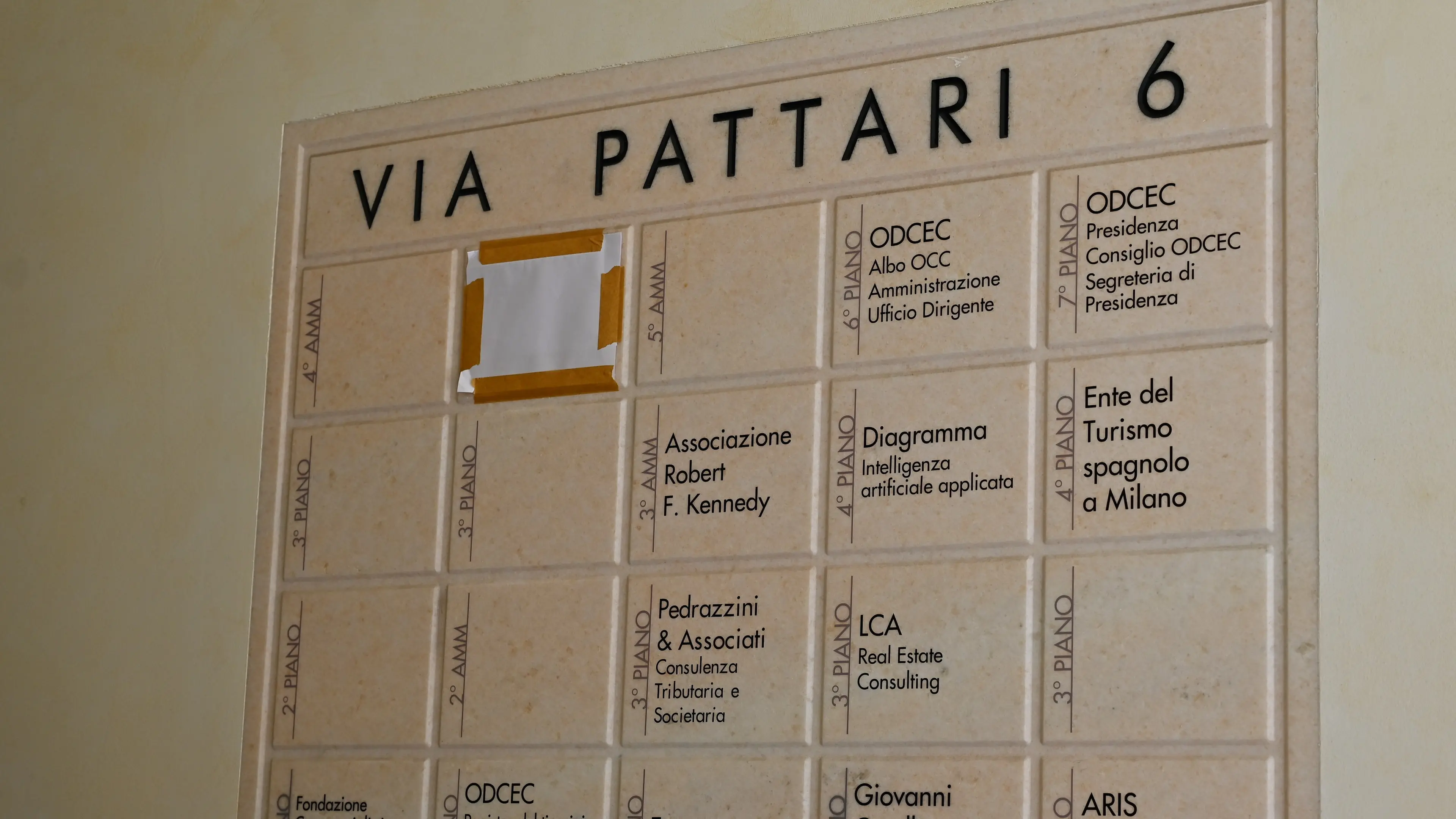 <p>La sede di Equalize in via Pattari 6 a Milano</p>\\n , Nick Zonna