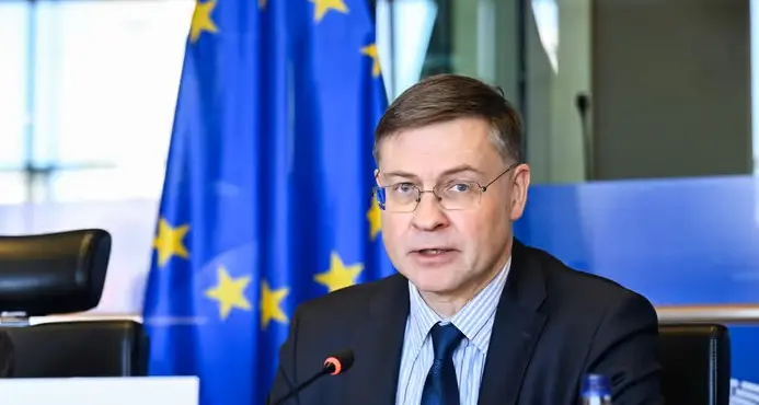 Energia e guerra, Bruxelles avverte: rischio stagflazione e crescita Ue in calo fino allo 0,6%\n