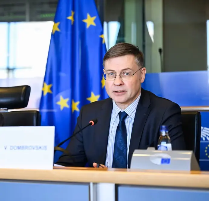 Energia e guerra, Bruxelles avverte: rischio stagflazione e crescita Ue in calo fino allo 0,6%\n