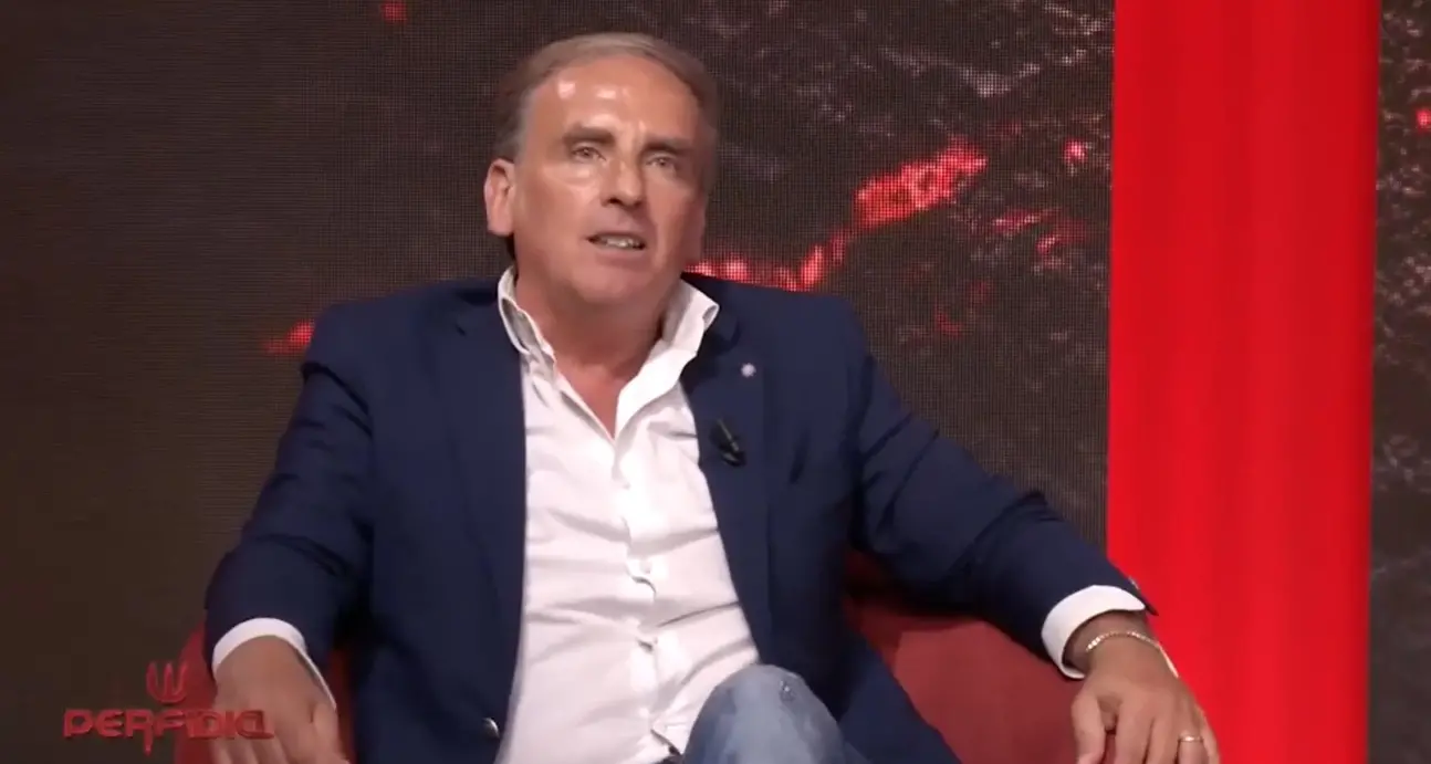 <p>È morto il giornalista <span style=\"color:hsl(0, 75%, 60%);\">Domenico Martelli</span>, vittima di un malore sulla 522 tra Vibo Marina e Pizzo. Aveva 56 anni</p>