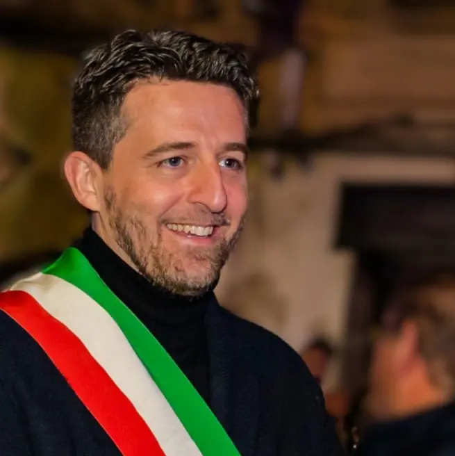 «Occhiuto non trova soldi per i precari, ma spende 1 milione per nuove poltrone»\n