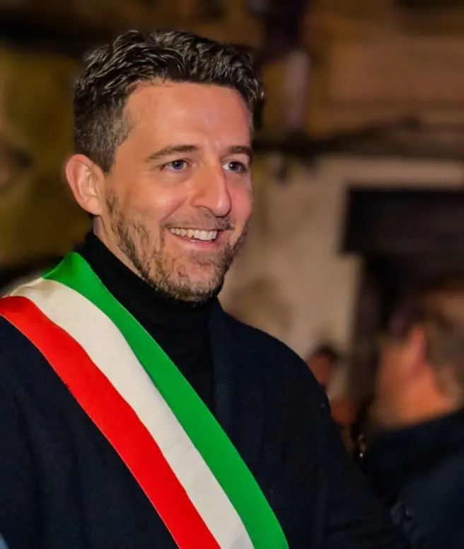 «Occhiuto non trova soldi per i precari, ma spende 1 milione per nuove poltrone»\n