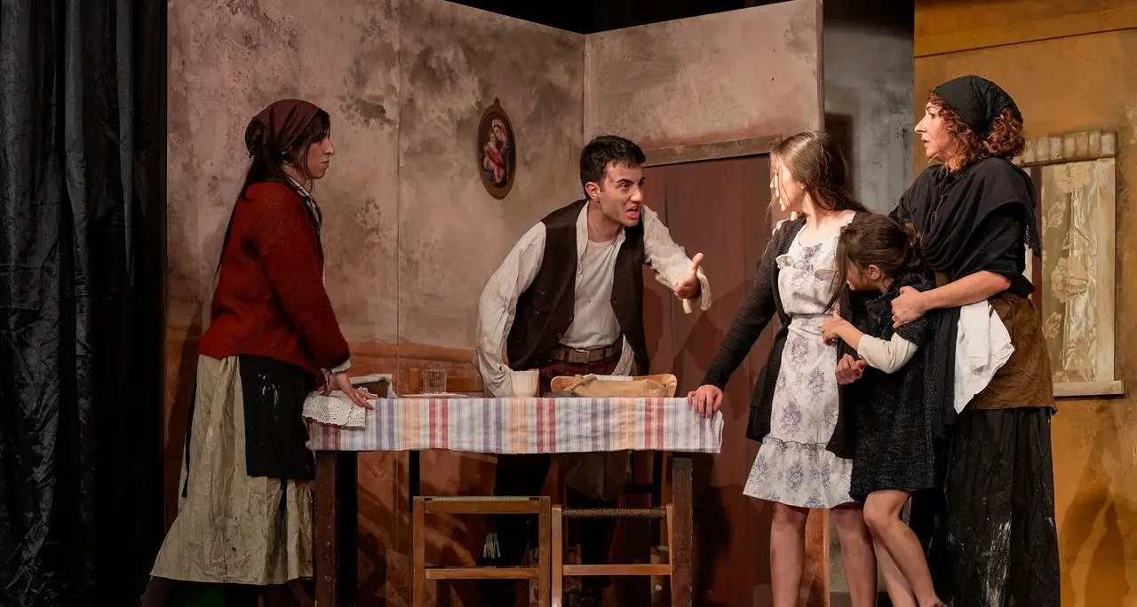 Tibi e Tascia: portata in scena la Calabria di Strati. Nei dialoghi dei piccoli attori la forte critica agli adulti