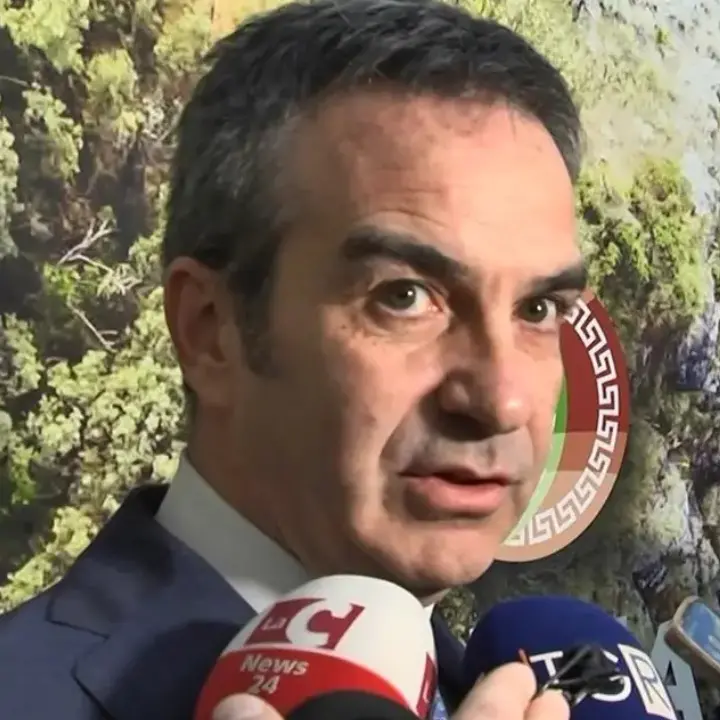 Occhiuto lancia il “reddito di merito”: mille euro al mese per chi studia in Calabria\n