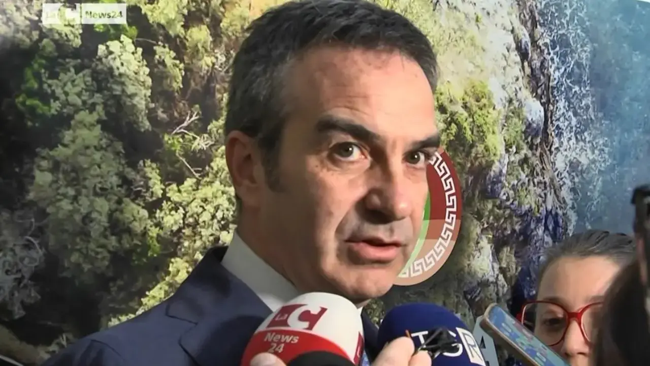 Occhiuto lancia il “reddito di merito”: mille euro al mese per chi studia in Calabria\n