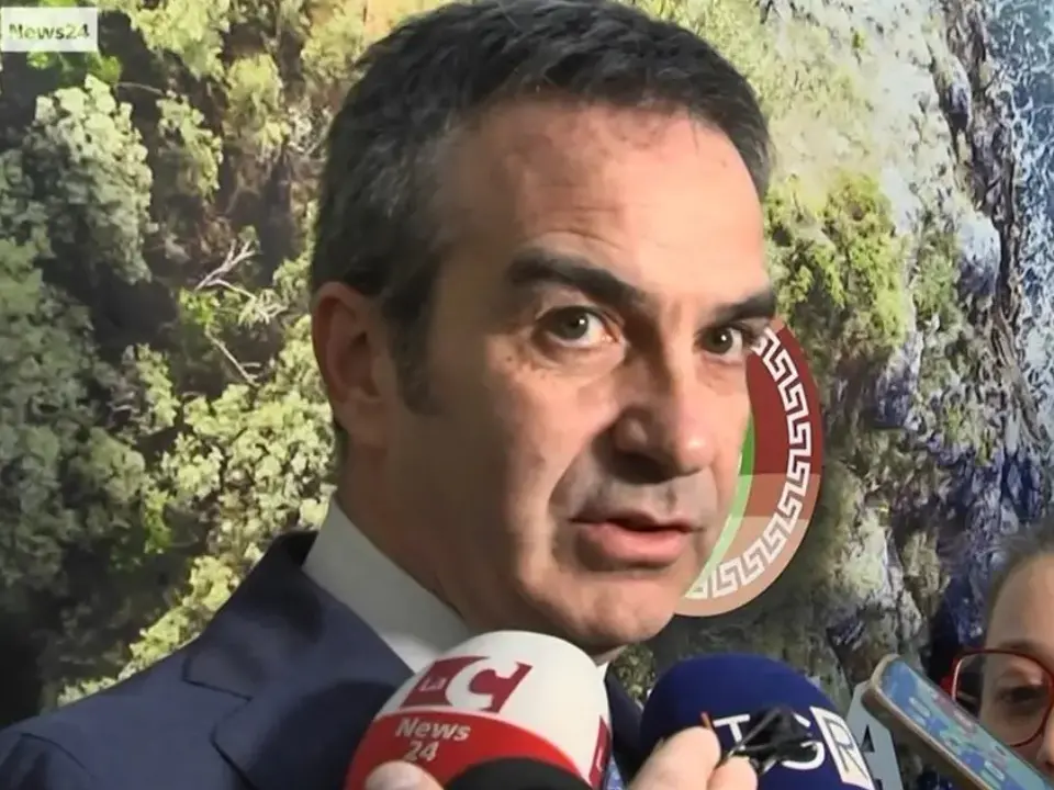 Occhiuto lancia il “reddito di merito”: mille euro al mese per chi studia in Calabria