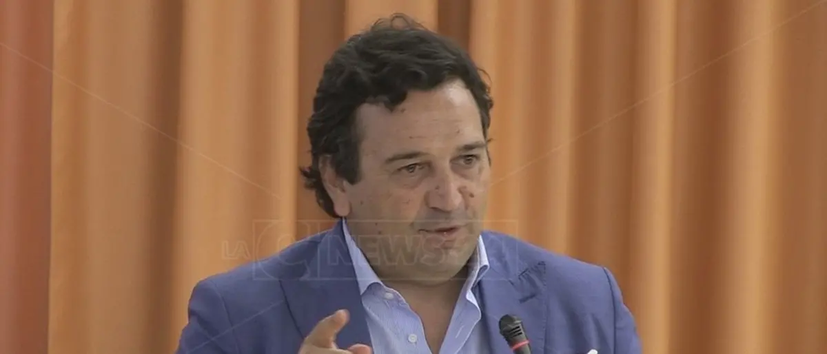 Nomine politiche al Museo di Reggio, Orsomarso a Stumpo: «Quando Oliverio ha nominato sua sorella non ha detto nulla»\n