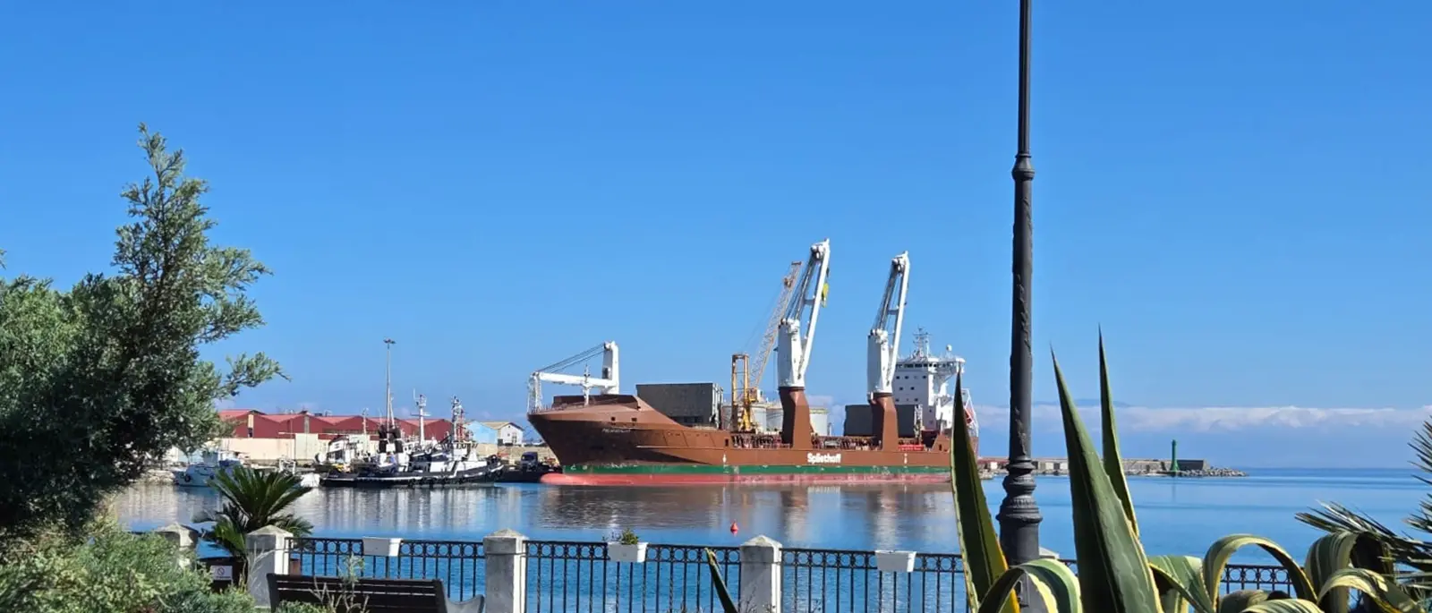 Al porto di Vibo Marina due grandi navi cargo:\u00A0continua l’export del polo metalmeccanico verso\u00A0gli Usa e non solo\n