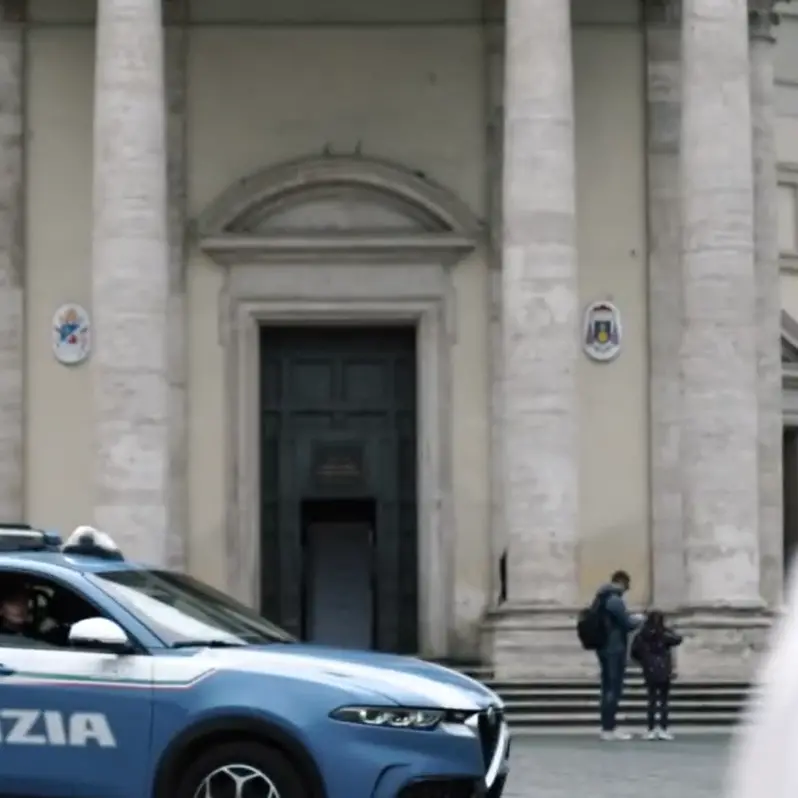 Polizia, 174 anni di storia in piazza a Roma: la cerimonia nazionale celebra chi ha dato la vita per lo Stato\n