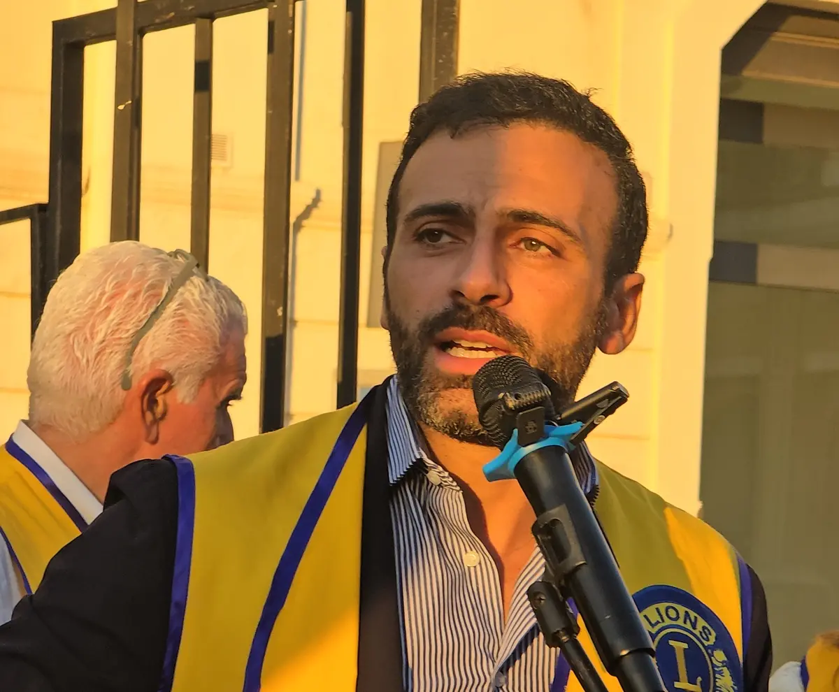 Polistena, scuole cardioprotette: il Lions Club installa defibrillatori e forma studenti al primo soccorso\n