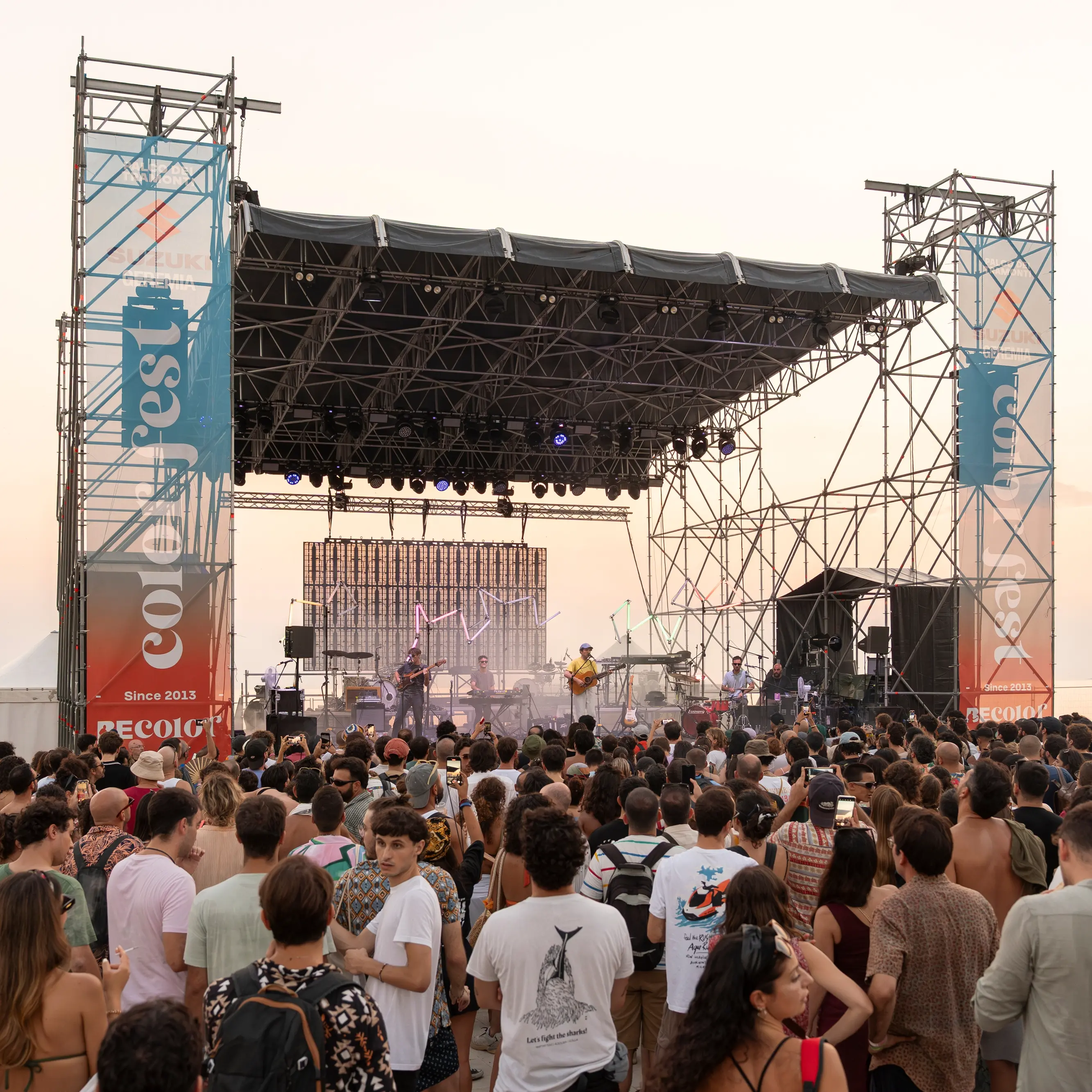 <p><span style=\"color:hsl(0, 75%, 60%);\">Color Fest</span> torna a Lamezia Terme: Cosmo all'alba, Dimartino e Sebastien Tellier per un’edizione da non perdere</p>