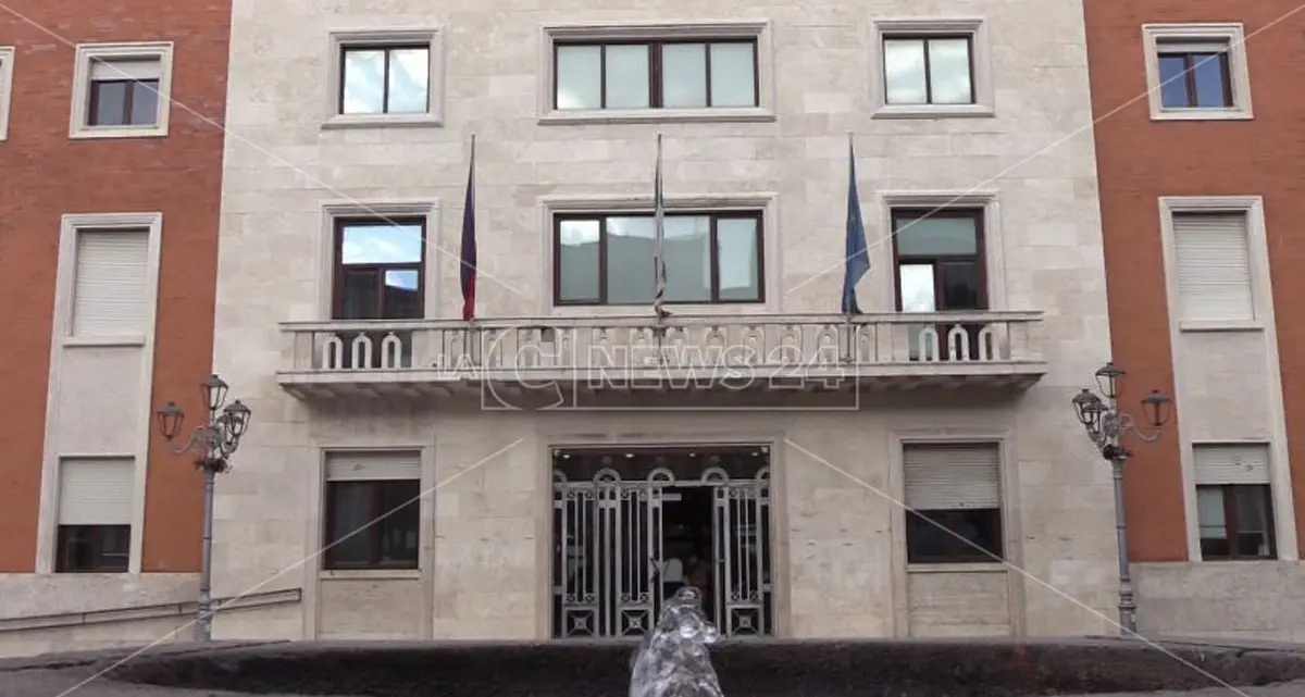 Appalti pilotati, l’inchiesta Teorema continua: blitz della Guardia di Finanza a Crotone, Cirò Marina e Isola Capo Rizzuto\n