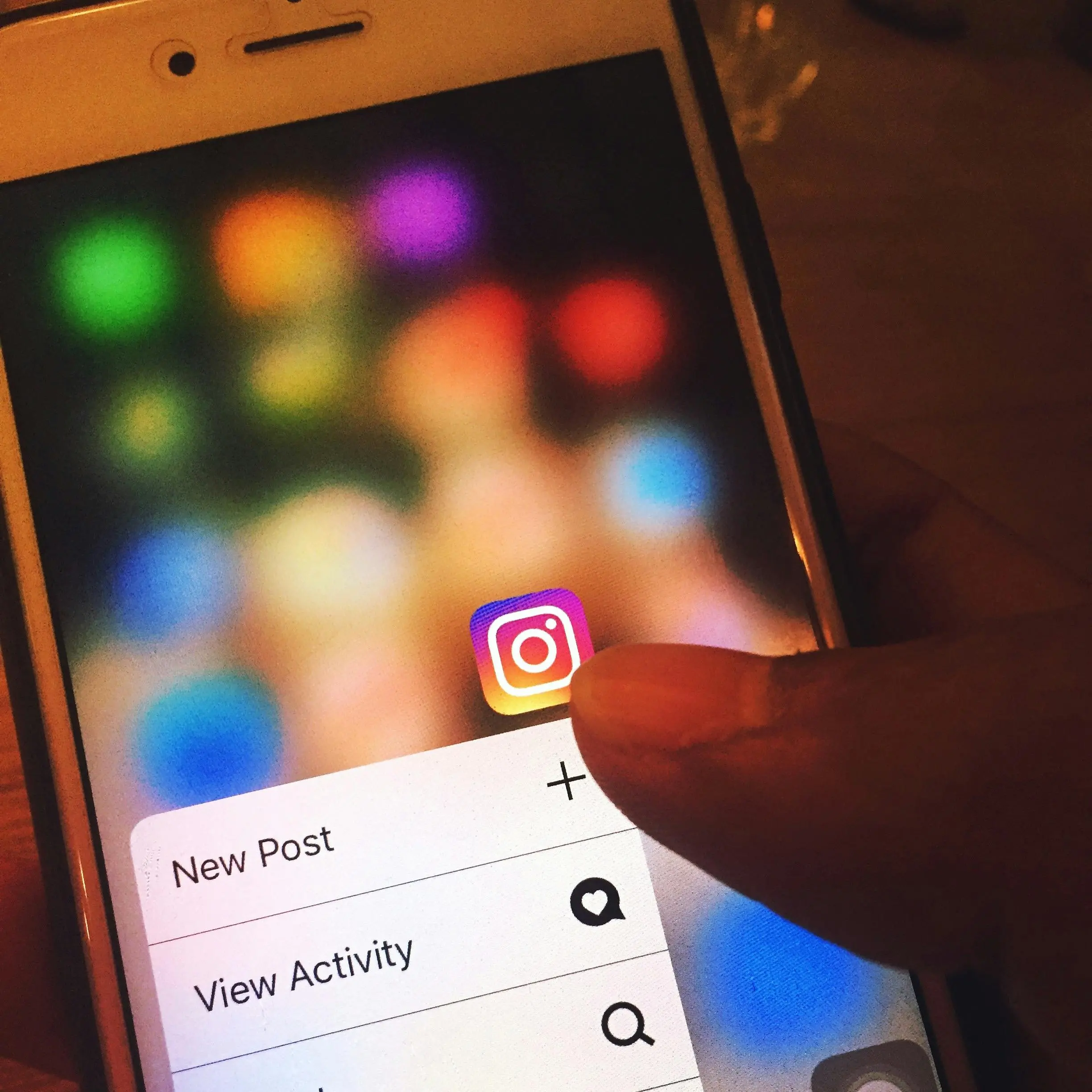 Instagram amplia le protezioni per gli account dei teenager in Italia: restrizioni automatiche per gli under 18\n