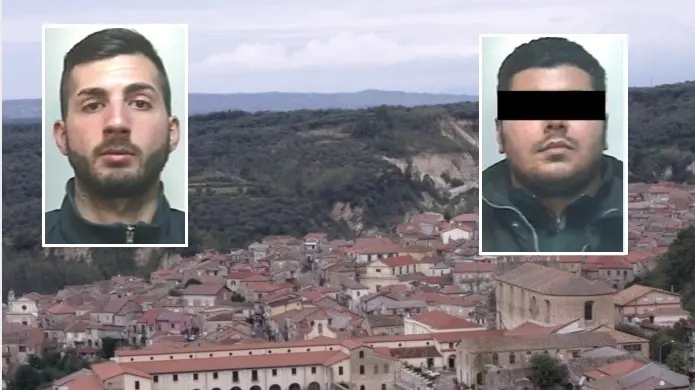 <p>Nei riquadri da sinistra verso destra: Salvatore Emmanuele e il collaboratore Walter Loielo</p>\\n