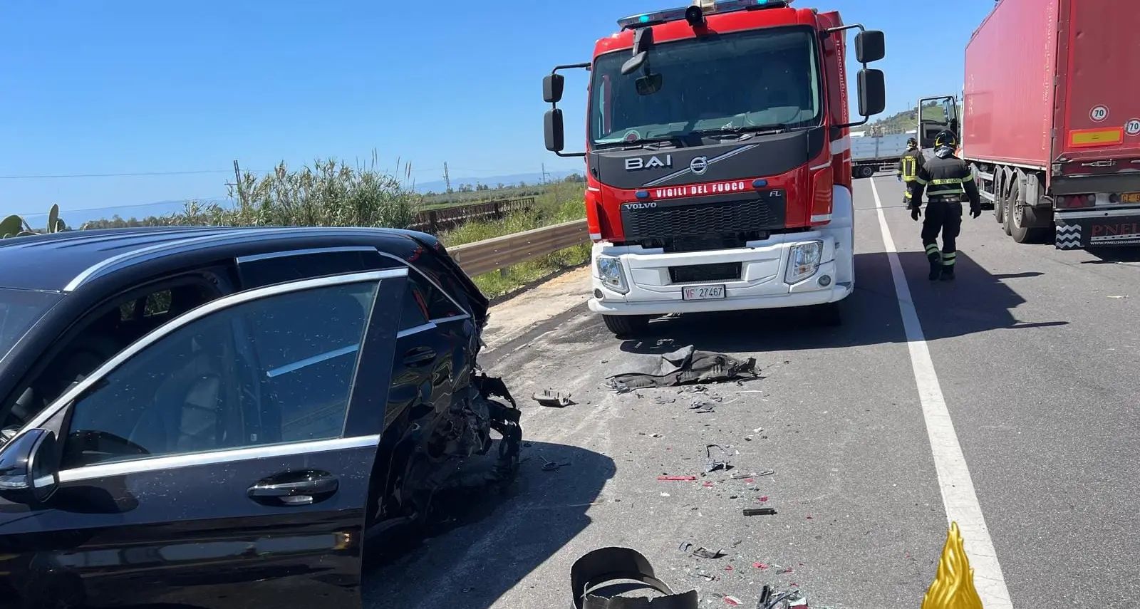 <p>Incidente sulla statale 106 nel Catanzarese, <span style=\"color:hsl(0, 75%, 60%);\">un morto </span>nello scontro tra tir e auto</p>