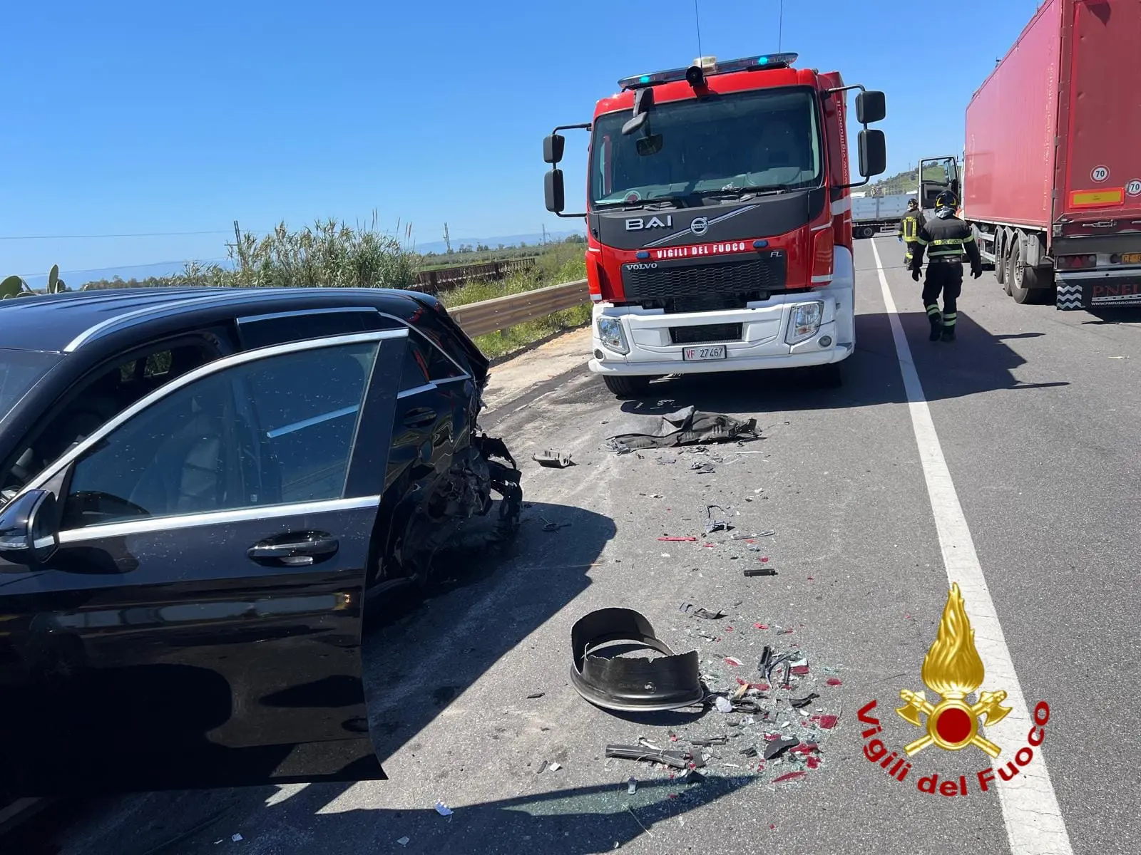<p>Incidente sulla statale 106 nel Catanzarese, un morto nello scontro tra tir e auto</p>